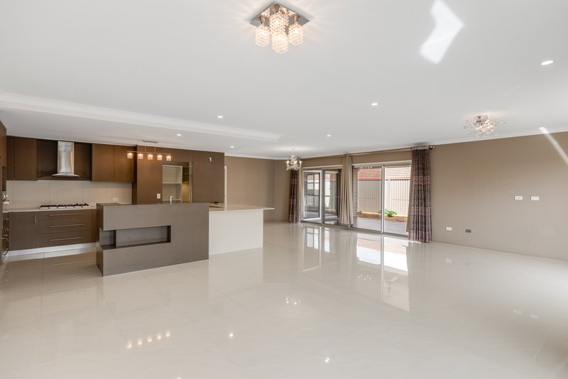 Photo - 3 Fallon Drive, Middle Ridge QLD 4350 - Image 6