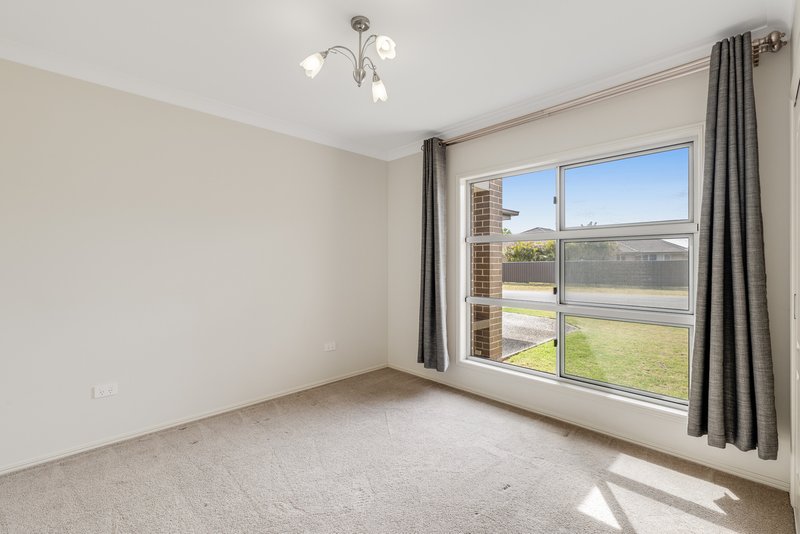 Photo - 3 Fallon Drive, Middle Ridge QLD 4350 - Image 14