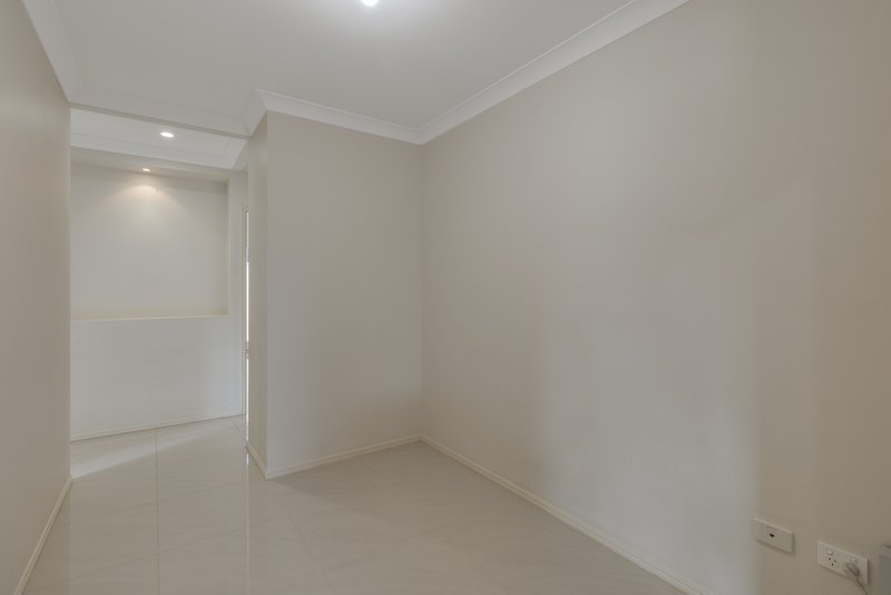 Photo - 3 Fallon Drive, Middle Ridge QLD 4350 - Image 15