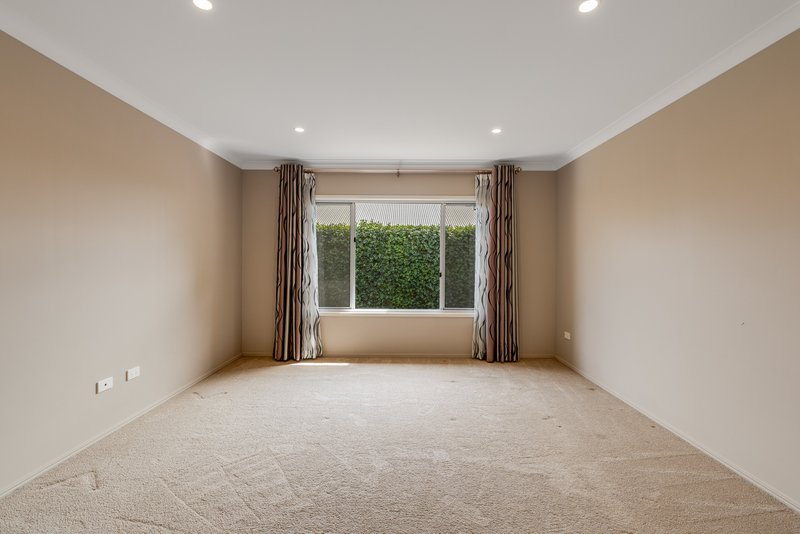 Photo - 3 Fallon Drive, Middle Ridge QLD 4350 - Image 16