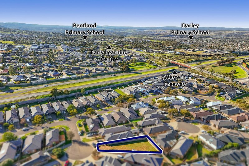 Photo - 3 Farm Court, Bacchus Marsh VIC 3340 - Image 2
