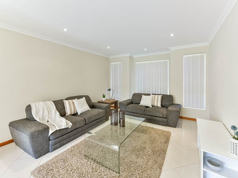 Photo - 3 Farnsworth Avenue, Campbelltown NSW 2560 - Image 3