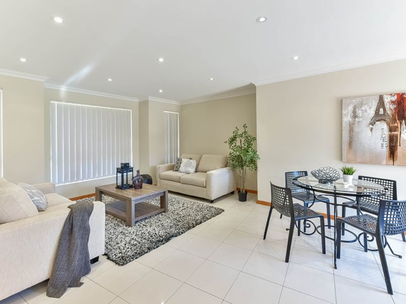 Photo - 3 Farnsworth Avenue, Campbelltown NSW 2560 - Image 6