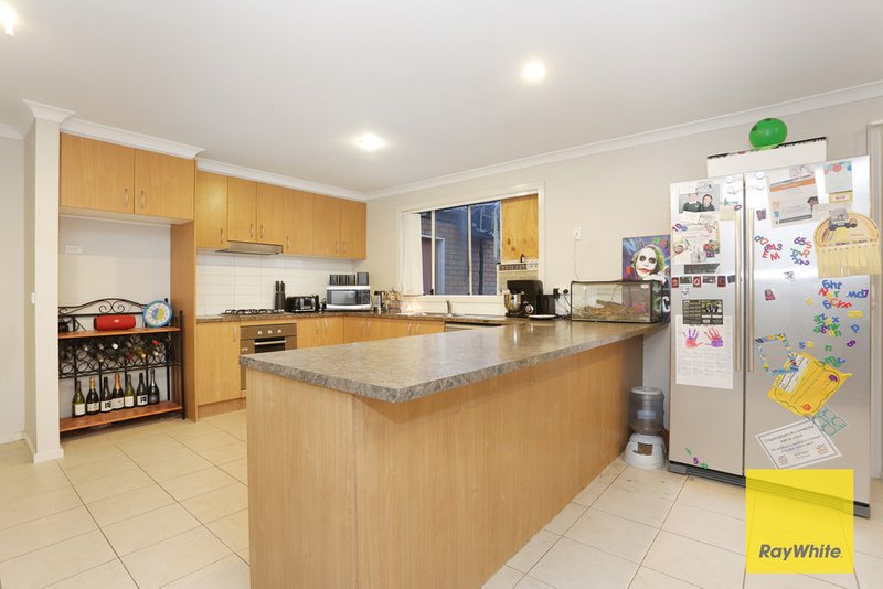 Photo - 3 Fatham Drive, Wyndham Vale VIC 3024 - Image 3