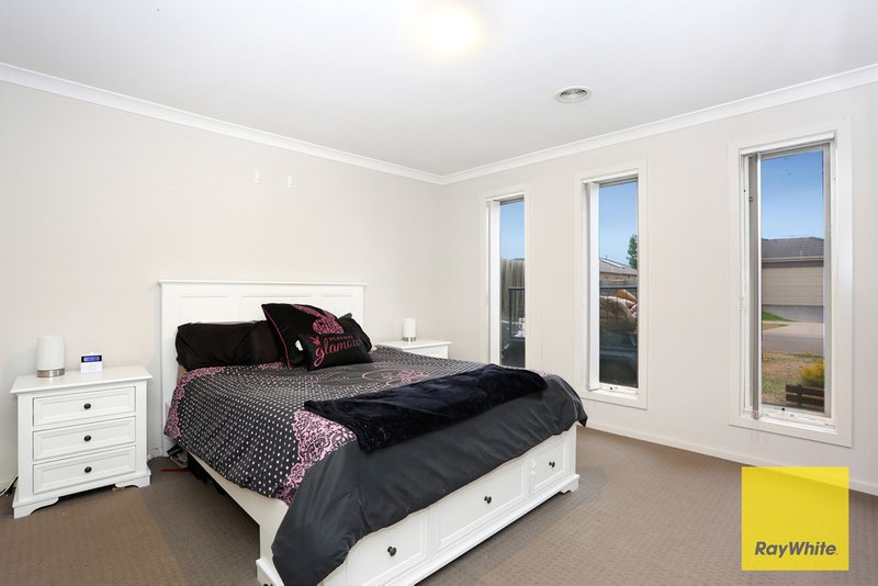 Photo - 3 Fatham Drive, Wyndham Vale VIC 3024 - Image 6