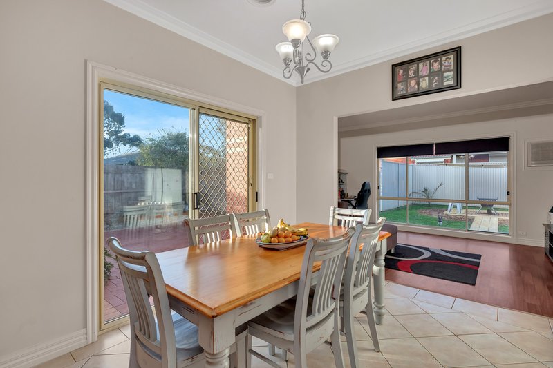 Photo - 3 Fauna Court, Werribee VIC 3030 - Image 9