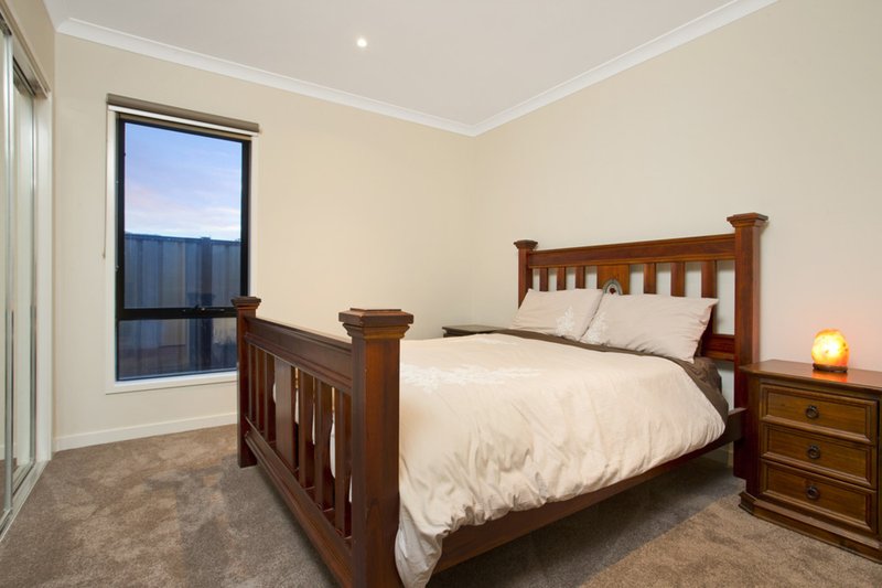 Photo - 3 Featherpark Way, Craigieburn VIC 3064 - Image 6