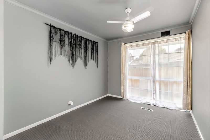Photo - 3 Felton Avenue, Sunbury VIC 3429 - Image 3