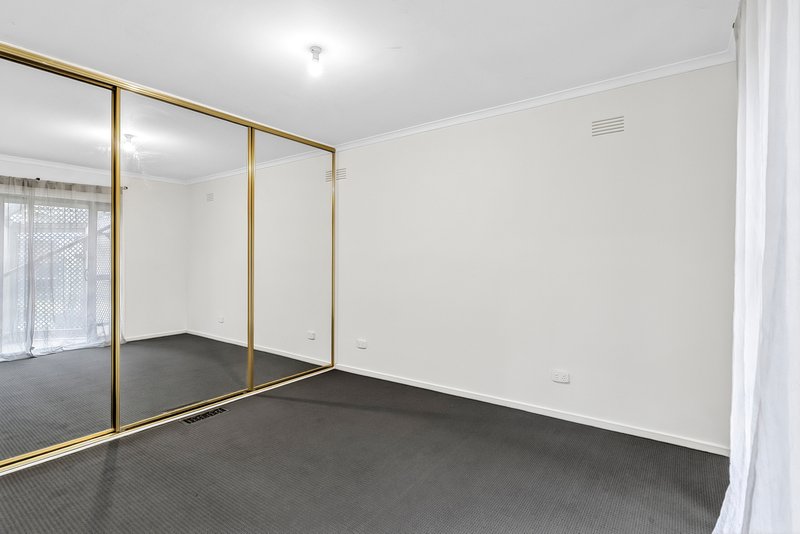 Photo - 3 Felton Avenue, Sunbury VIC 3429 - Image 5