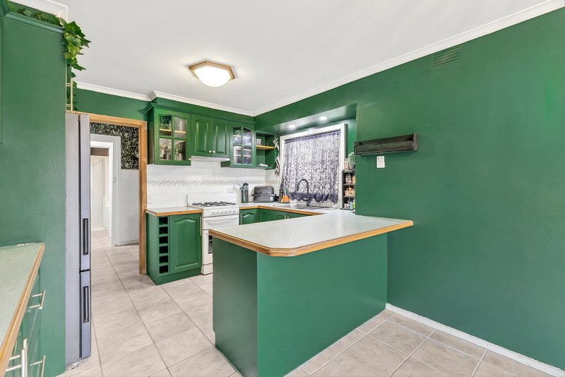 Photo - 3 Felton Avenue, Sunbury VIC 3429 - Image 10