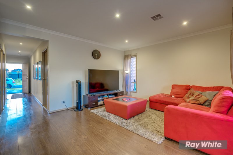 Photo - 3 Fleur Way, Truganina VIC 3029 - Image 9