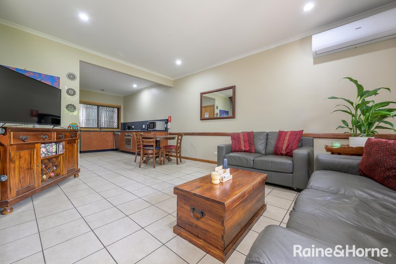 Photo - 3 Flinders Parade, Gladstone Central QLD 4680 - Image 4