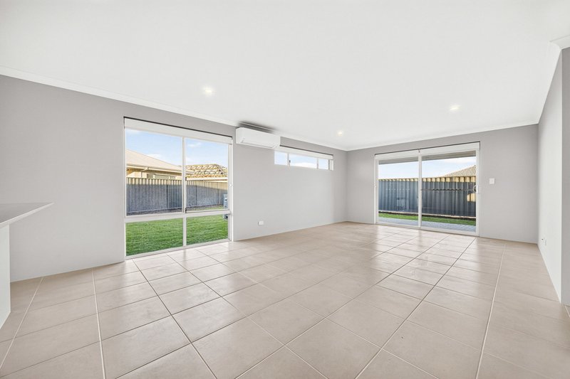 Photo - 3 Forbury Street, Lakelands WA 6180 - Image 2