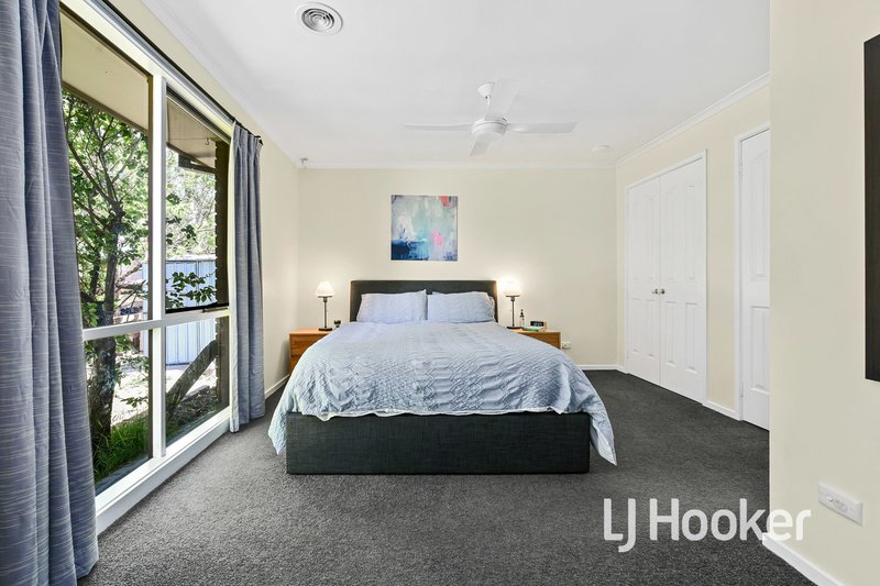 Photo - 3 Fox Close, Hampton Park VIC 3976 - Image 10