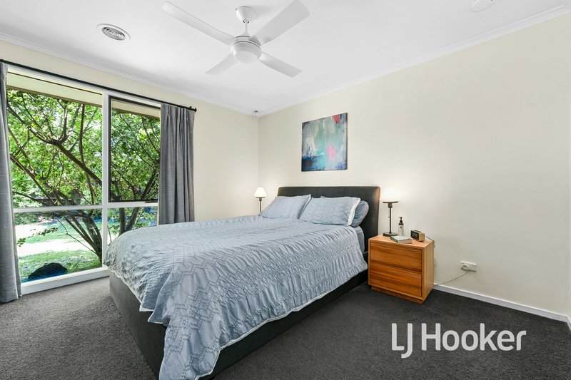 Photo - 3 Fox Close, Hampton Park VIC 3976 - Image 11