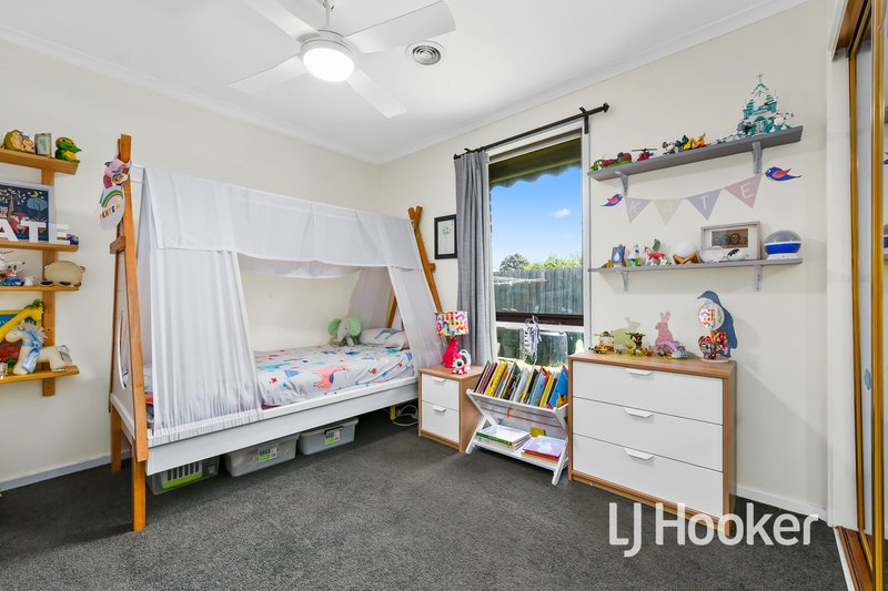 Photo - 3 Fox Close, Hampton Park VIC 3976 - Image 12