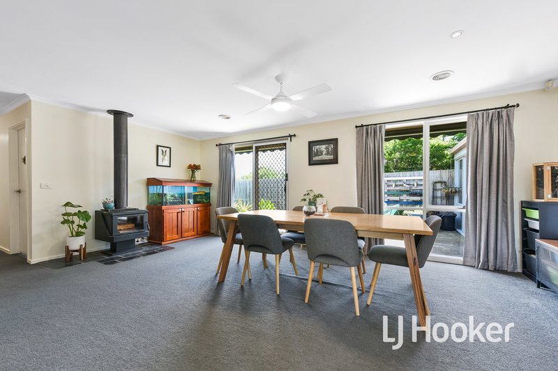 Photo - 3 Fox Close, Hampton Park VIC 3976 - Image 18