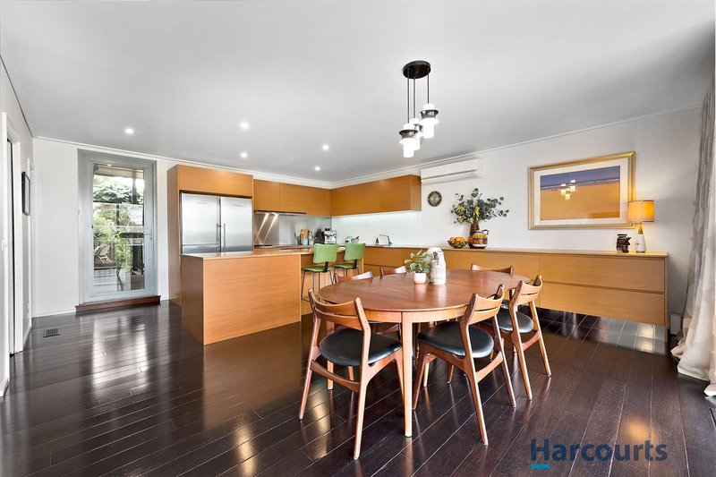 Photo - 3 Foxley Street, Glen Waverley VIC 3150 - Image 4