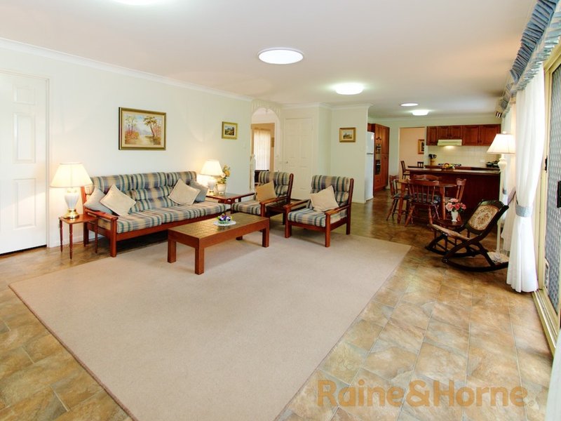 Photo - 3 Franquin Crescent, Kuraby QLD 4112 - Image 3