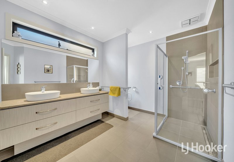 Photo - 3 Freshfields Drive, Cranbourne North VIC 3977 - Image 3