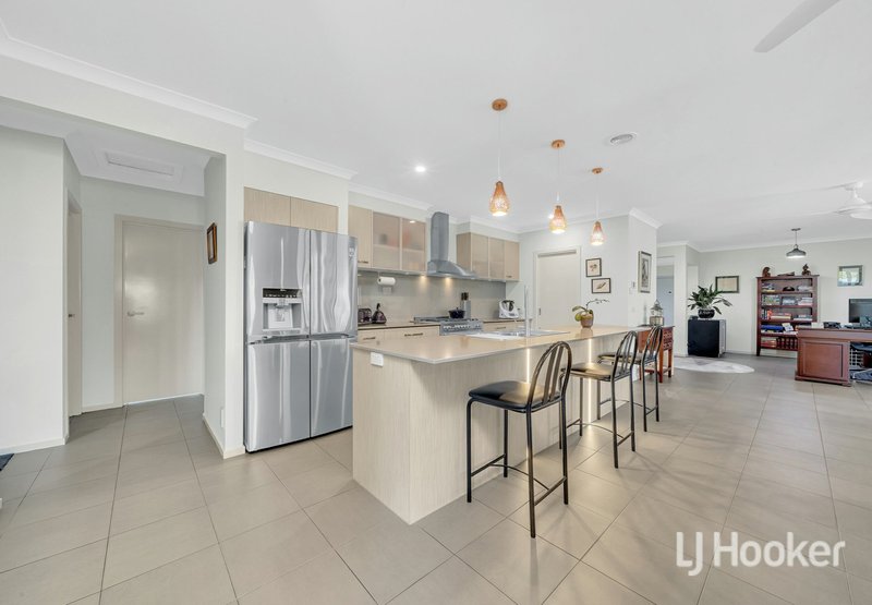 Photo - 3 Freshfields Drive, Cranbourne North VIC 3977 - Image 4