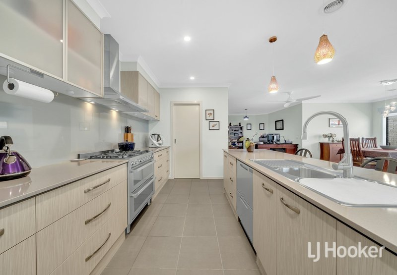 Photo - 3 Freshfields Drive, Cranbourne North VIC 3977 - Image 5