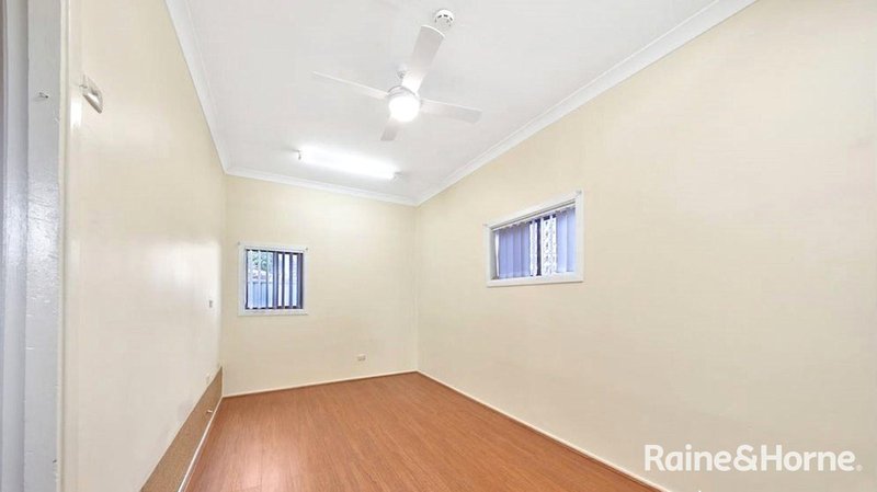 Photo - 3 Fyfe Place, Glenfield NSW 2167 - Image 6