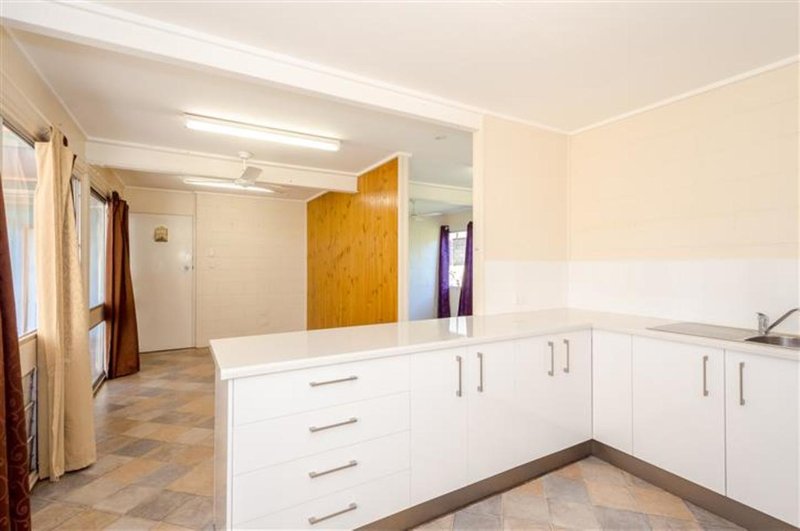 Photo - 3 Gannet Street, New Auckland QLD 4680 - Image 2