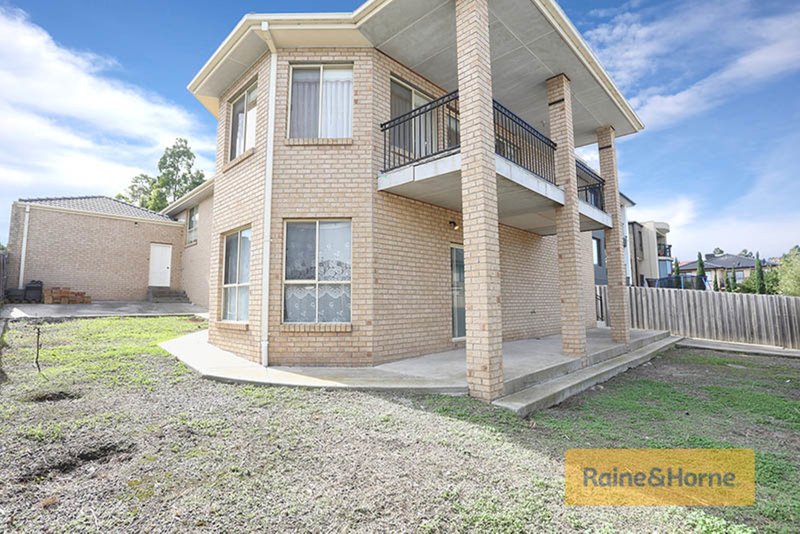 Photo - 3 Gaussberg Walk, Roxburgh Park VIC 3064 - Image 10