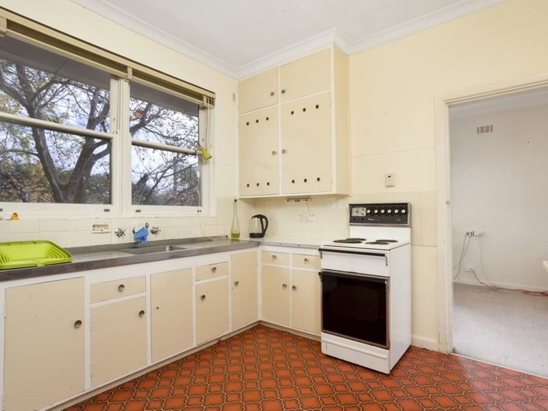 Photo - 3 Gawler Crescent, Deakin ACT 2600 - Image 3