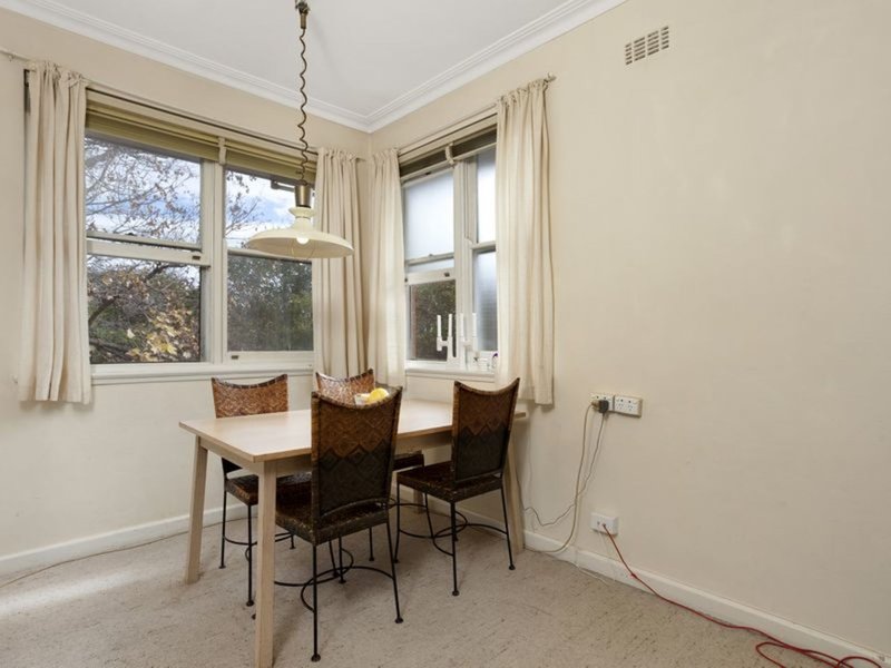 Photo - 3 Gawler Crescent, Deakin ACT 2600 - Image 4