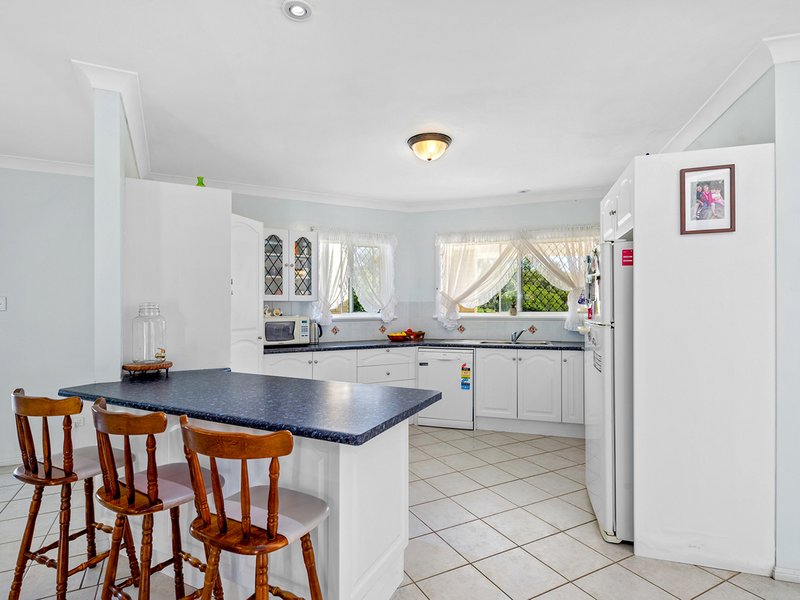 Photo - 3 Gemini Place, Bridgeman Downs QLD 4035 - Image 2