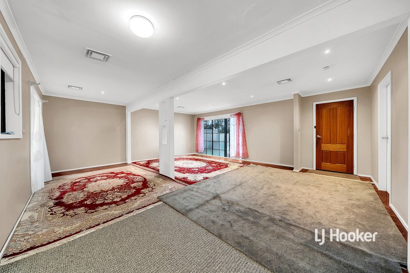 Photo - 3 General Joshua Drive, Hampton Park VIC 3976 - Image 2