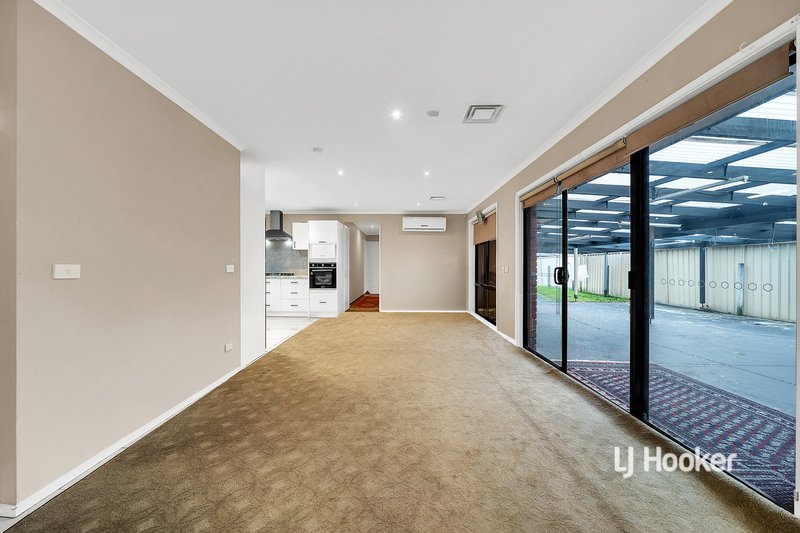 Photo - 3 General Joshua Drive, Hampton Park VIC 3976 - Image 3