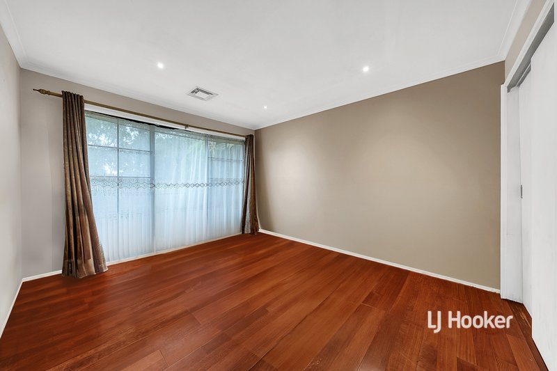 Photo - 3 General Joshua Drive, Hampton Park VIC 3976 - Image 4