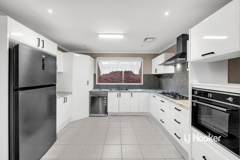 Photo - 3 General Joshua Drive, Hampton Park VIC 3976 - Image 6