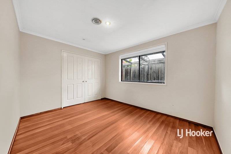 Photo - 3 General Joshua Drive, Hampton Park VIC 3976 - Image 9