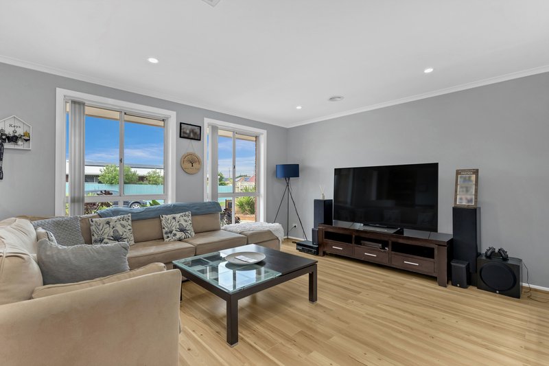 Photo - 3 Gentzen Drive, Wyndham Vale VIC 3024 - Image 5