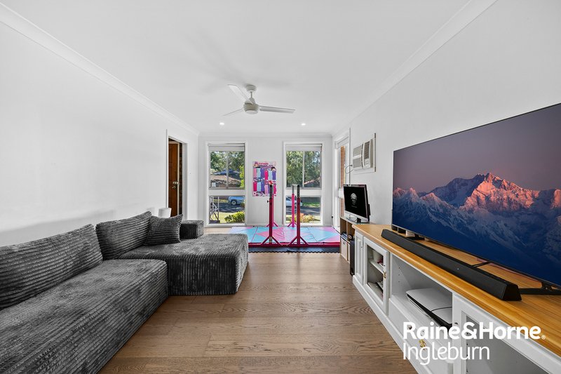 Photo - 3 Geranium Avenue, Macquarie Fields NSW 2564 - Image 2