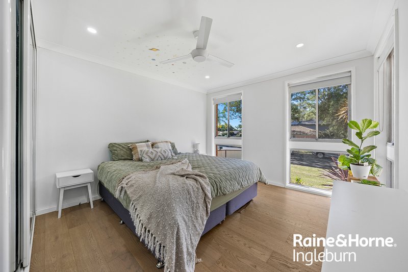 Photo - 3 Geranium Avenue, Macquarie Fields NSW 2564 - Image 3