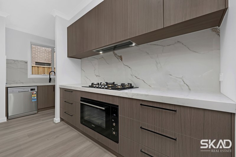 Photo - 3 Gibdon Way, Mickleham VIC 3064 - Image 8