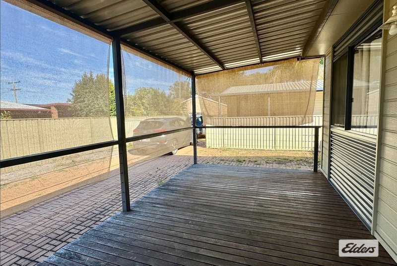 Photo - 3 Gilbert Place, Emerald QLD 4720 - Image 2