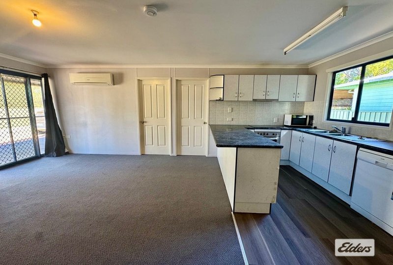 Photo - 3 Gilbert Place, Emerald QLD 4720 - Image 4