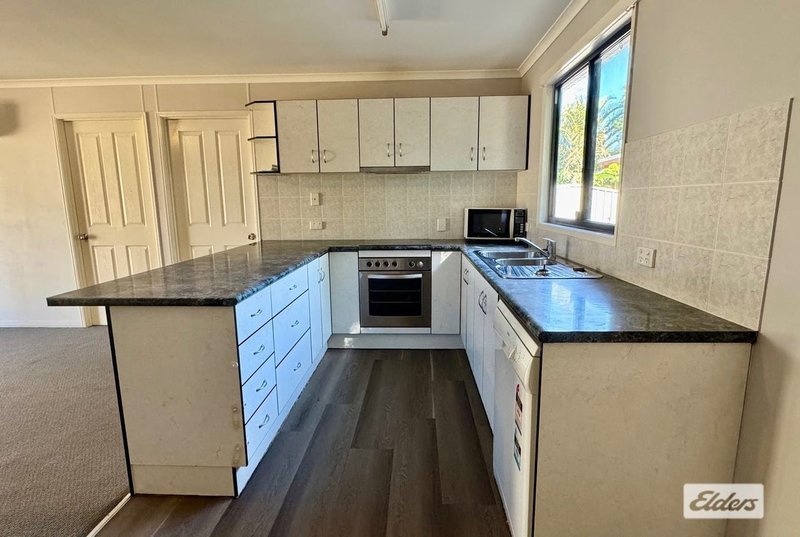 Photo - 3 Gilbert Place, Emerald QLD 4720 - Image 5