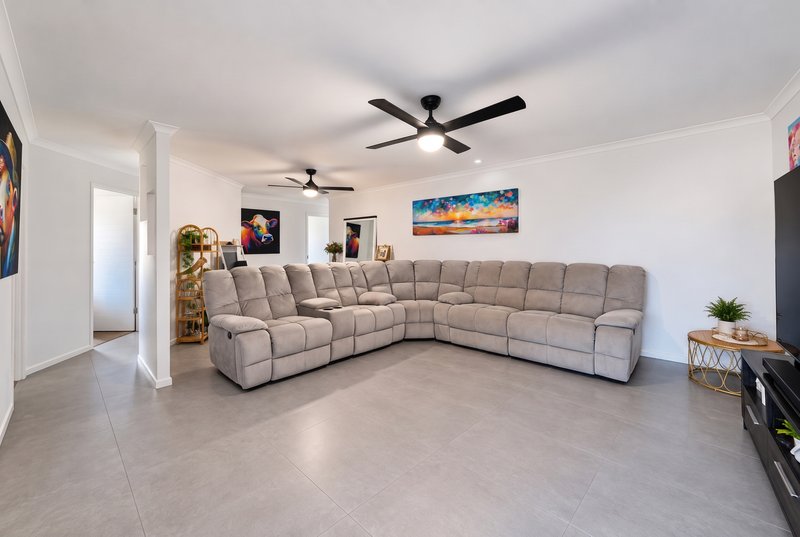 Photo - 3 Gingko Crescent, Regents Park QLD 4118 - Image 3