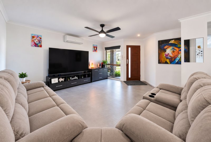 Photo - 3 Gingko Crescent, Regents Park QLD 4118 - Image 4