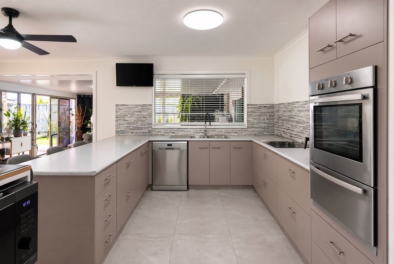 Photo - 3 Gingko Crescent, Regents Park QLD 4118 - Image 7