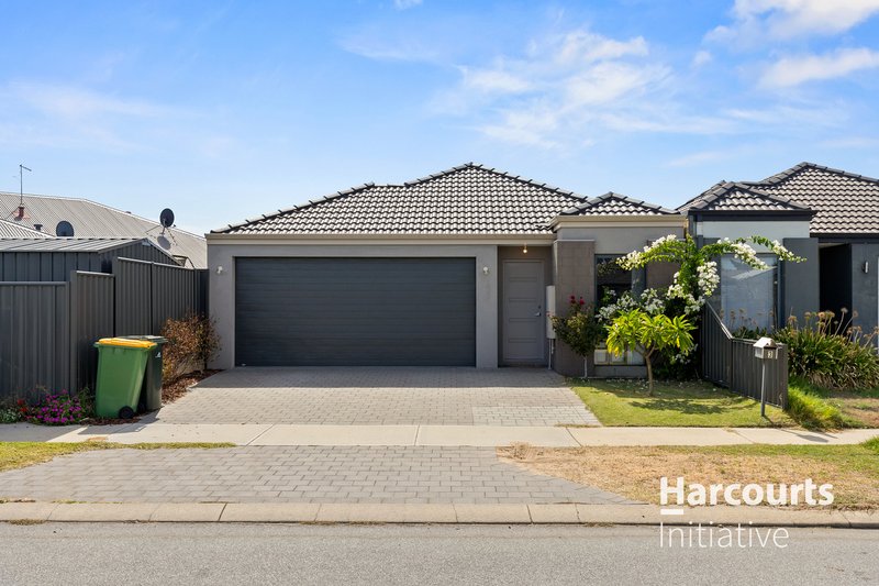 Photo - 3 Gladalan Way, Piara Waters WA 6112 - Image 2