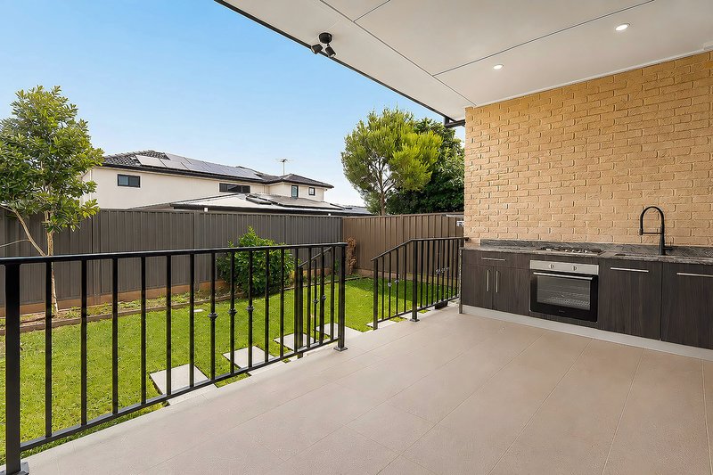 Photo - 3 Glenbrook Crescent, Georges Hall NSW 2198 - Image 10