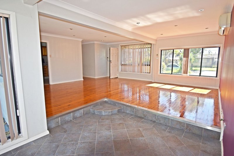 Photo - 3 Glenbrook Crescent, Georges Hall NSW 2198 - Image 2